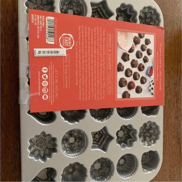 NWT Nordic Ware Tea Cakes and Candies Pan - Picture 2 of 2